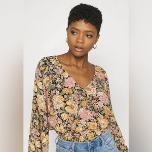 American eagle floral blouse